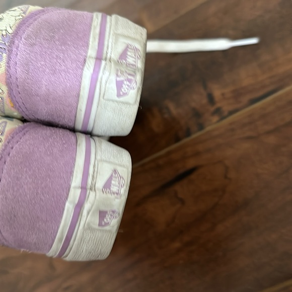 Vans toddler 11.5. Very GUC. Rarely worn before outgrowing. - Picture 6 of 8